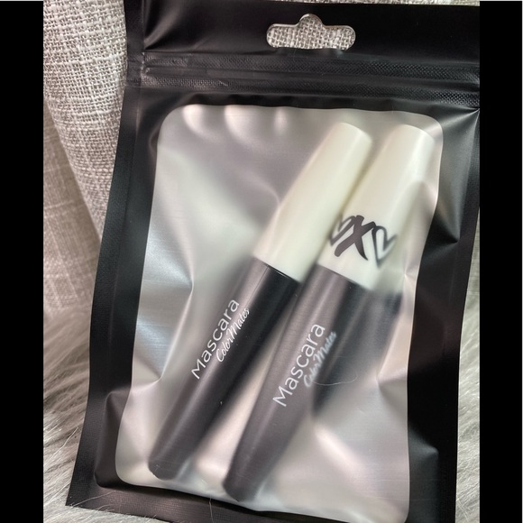 2 Mascaras Long Lasting - Picture 2 of 4